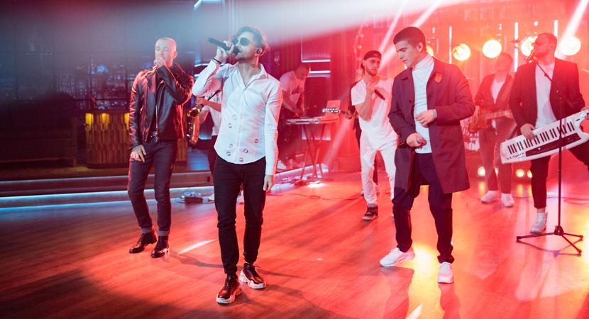 Итак, Мы Слушаем Песню "Холостяк". Ее Исполняют Лсп, Feduk И Егор Крид