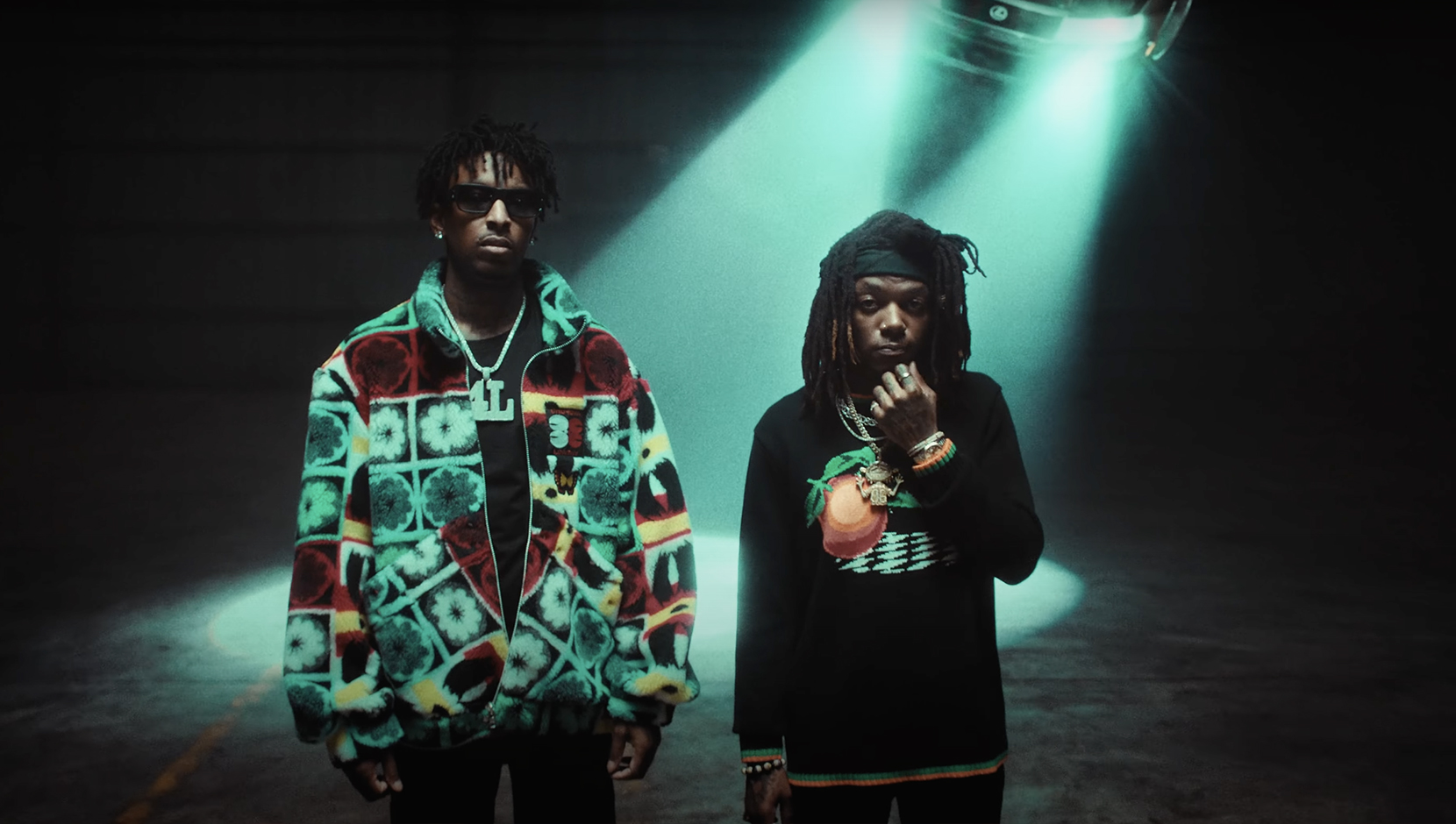 J.I.D, 21 Savage и Baby Tate в клипе “Surround Sound” J.I.D, 21 Savage и Baby Tate в клипе “Surround Sound”